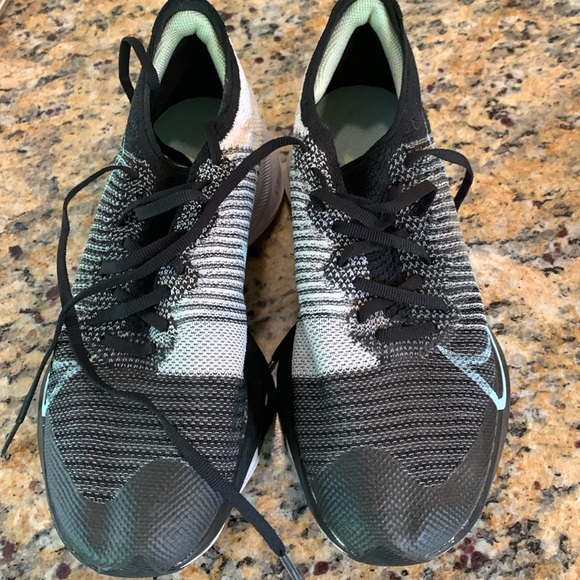 Women’s Nike sneakers - Picture 1 of 5